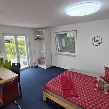 Im Grund 22, 22a, 22c Birkenstein הופגארטן