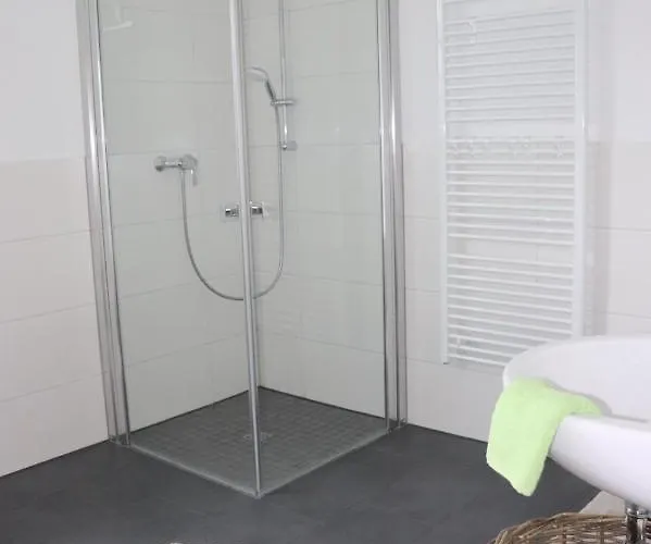 Im Grund 22, 22a, 22c Birkenstein * הופגארטן