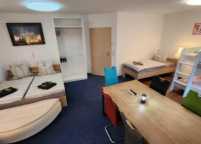 Im Grund 22, 22a, 22c Birkenstein * هوبيغارْتْنْ